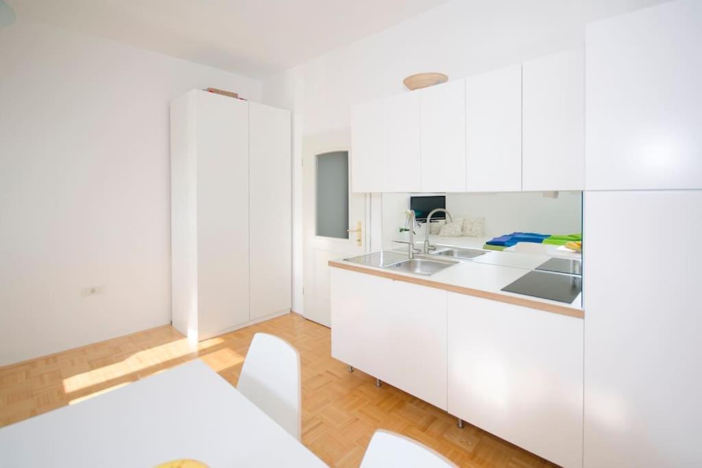 The Cute, Sunny Apartment In The Center +P Ljubljana Exterior foto